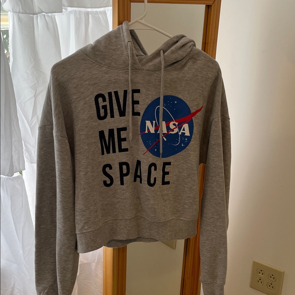 Cropped NASA print gray hoodie